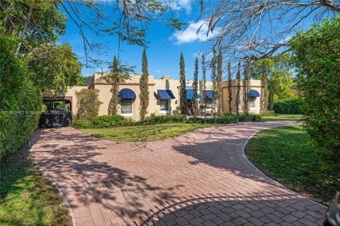 House in Miami, Florida 6 bedrooms, 627.46 sq.m. № 1714866 - photo 3
