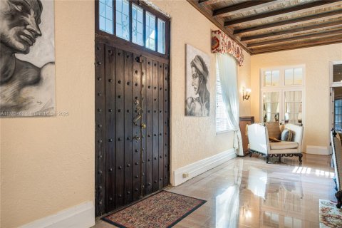House in Miami, Florida 6 bedrooms, 627.46 sq.m. № 1714866 - photo 9