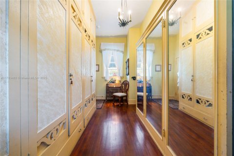 House in Miami, Florida 6 bedrooms, 627.46 sq.m. № 1714866 - photo 27
