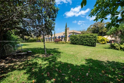 House in Miami, Florida 6 bedrooms, 627.46 sq.m. № 1714866 - photo 5