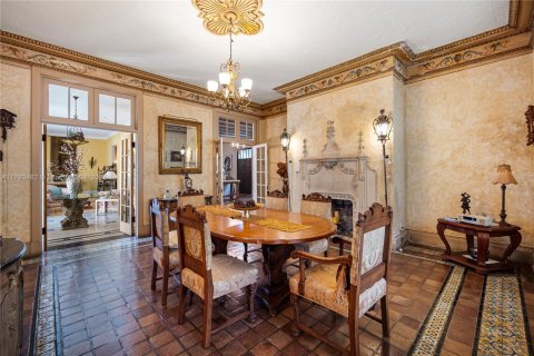 House in Miami, Florida 6 bedrooms, 627.46 sq.m. № 1714866 - photo 18