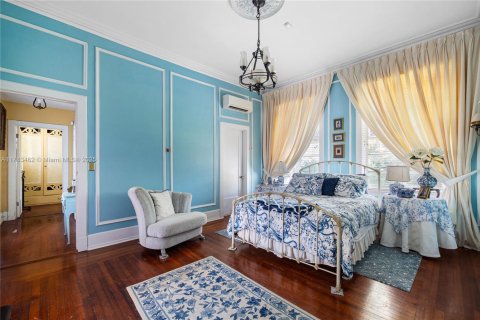 House in Miami, Florida 6 bedrooms, 627.46 sq.m. № 1714866 - photo 23