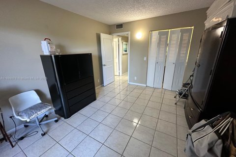 Condominio en venta en Pembroke Pines, Florida, 2 dormitorios, 108.32 m2 № 1952623 - foto 19