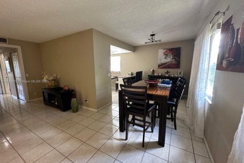 Condominio en venta en Pembroke Pines, Florida, 2 dormitorios, 108.32 m2 № 1952623 - foto 4
