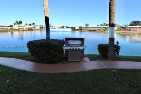 Condo in Hallandale Beach, Florida, 1 bedroom  № 1828284 - photo 18