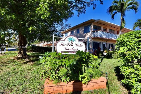 Condo in Hallandale Beach, Florida, 1 bedroom  № 1828284 - photo 7