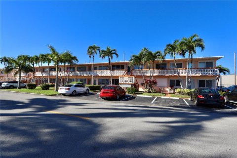 Condo in Hallandale Beach, Florida, 1 bedroom  № 1828284 - photo 21