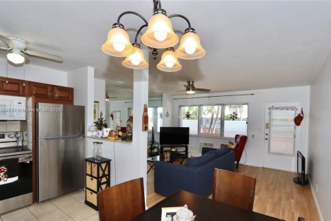 Condo in Hallandale Beach, Florida, 1 bedroom  № 1828284 - photo 9