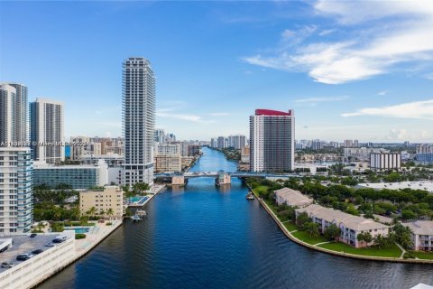 Condo in Hallandale Beach, Florida, 1 bedroom  № 1828284 - photo 26