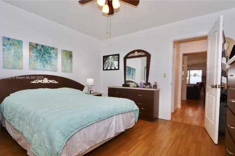 Condo in Hallandale Beach, Florida, 1 bedroom  № 1828284 - photo 13