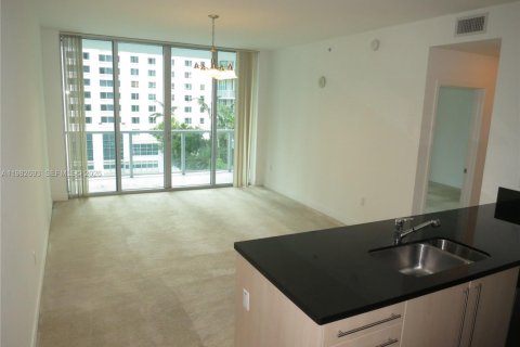 Condo in Miami, Florida, 1 bedroom  № 2053034 - photo 2