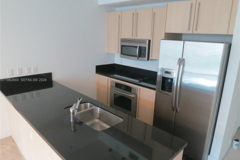 Condo in Miami, Florida, 1 bedroom  № 2053034 - photo 3