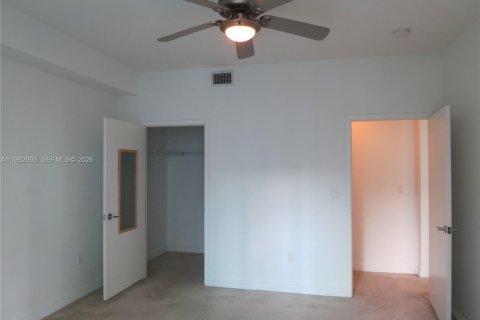 Condo in Miami, Florida, 1 bedroom  № 2053034 - photo 15