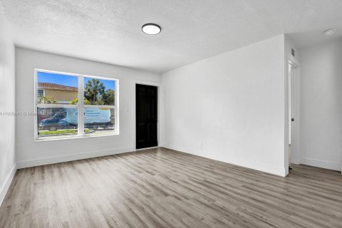 Immobilier commercial à vendre à Fort Lauderdale, Floride: 128.39 m2 № 1957165 - photo 9
