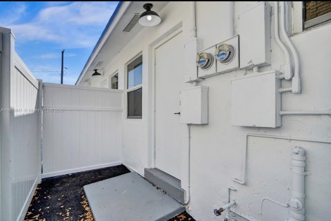 Immobilier commercial à vendre à Fort Lauderdale, Floride: 128.39 m2 № 1957165 - photo 11