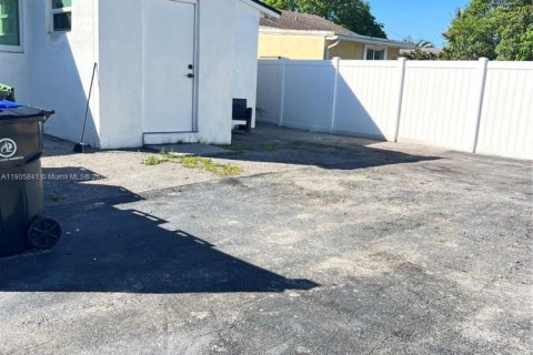 Immobilier commercial à vendre à Fort Lauderdale, Floride: 128.39 m2 № 1957165 - photo 24