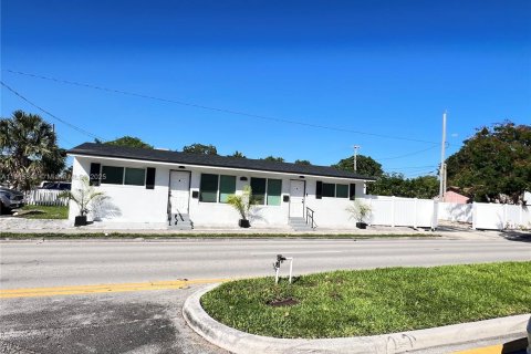 Immobilier commercial à vendre à Fort Lauderdale, Floride: 128.39 m2 № 1957165 - photo 2