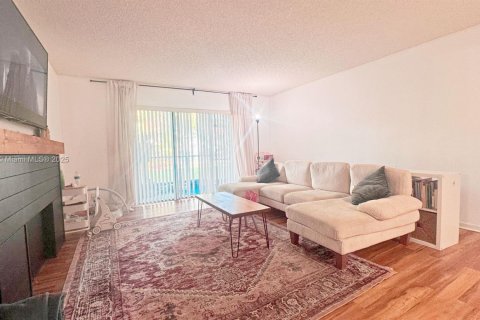 Condo in Weston, Florida, 2 bedrooms  № 1761879 - photo 9