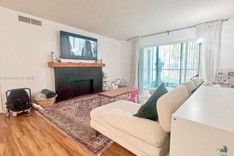 Condo in Weston, Florida, 2 bedrooms  № 1761879 - photo 11