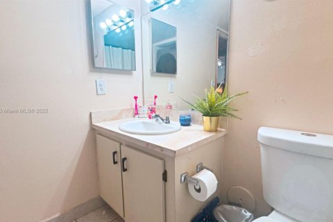 Condo in Weston, Florida, 2 bedrooms  № 1761879 - photo 15