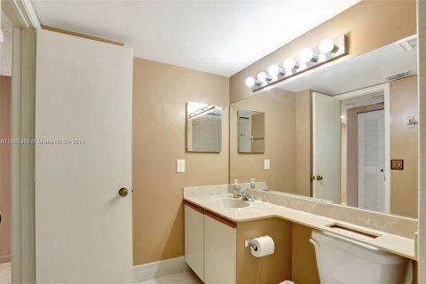 Condominio en venta en Coconut Creek, Florida, 2 dormitorios, 120.77 m2 № 1932546 - foto 21