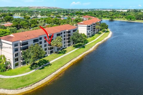 Condominio en venta en Coconut Creek, Florida, 2 dormitorios, 120.77 m2 № 1932546 - foto 3