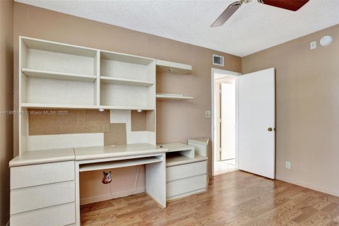 Condominio en venta en Coconut Creek, Florida, 2 dormitorios, 120.77 m2 № 1932546 - foto 23
