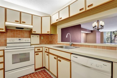 Condominio en venta en Coconut Creek, Florida, 2 dormitorios, 120.77 m2 № 1932546 - foto 16