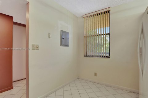 Condominio en venta en Coconut Creek, Florida, 2 dormitorios, 120.77 m2 № 1932546 - foto 18