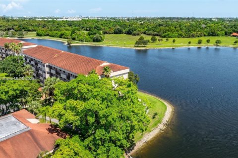Condominio en venta en Coconut Creek, Florida, 2 dormitorios, 120.77 m2 № 1932546 - foto 7