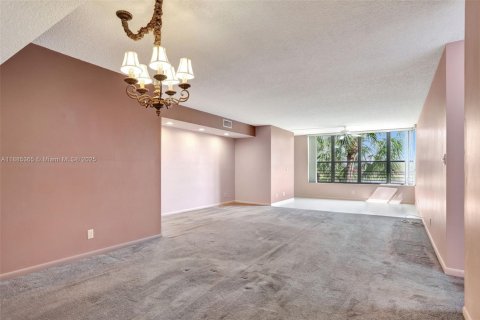 Condominio en venta en Coconut Creek, Florida, 2 dormitorios, 120.77 m2 № 1932546 - foto 24
