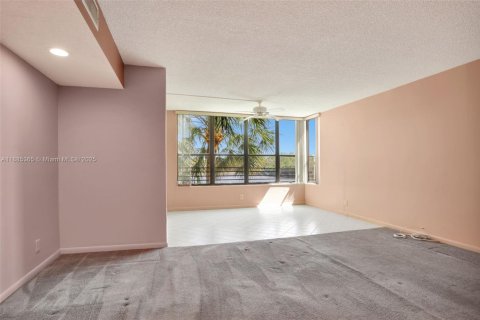 Condominio en venta en Coconut Creek, Florida, 2 dormitorios, 120.77 m2 № 1932546 - foto 28