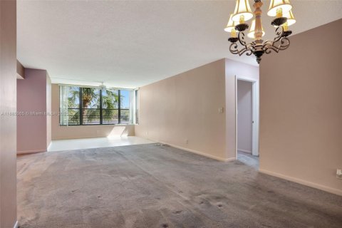 Condominio en venta en Coconut Creek, Florida, 2 dormitorios, 120.77 m2 № 1932546 - foto 25