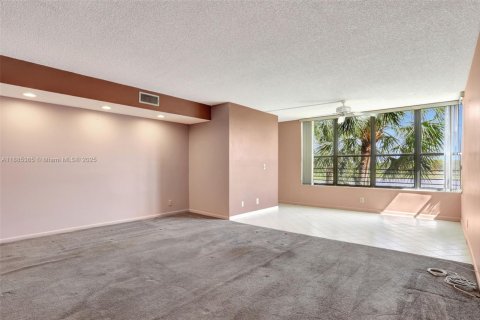 Condominio en venta en Coconut Creek, Florida, 2 dormitorios, 120.77 m2 № 1932546 - foto 29
