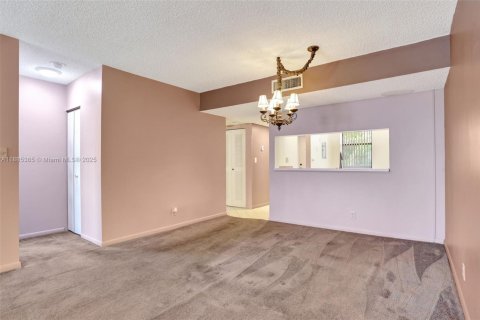 Condominio en venta en Coconut Creek, Florida, 2 dormitorios, 120.77 m2 № 1932546 - foto 27