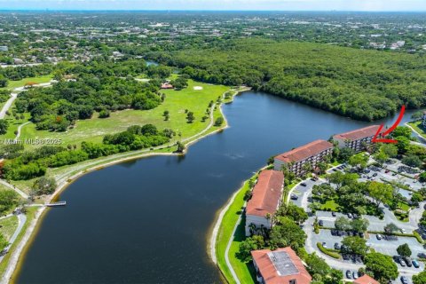 Condominio en venta en Coconut Creek, Florida, 2 dormitorios, 120.77 m2 № 1932546 - foto 11