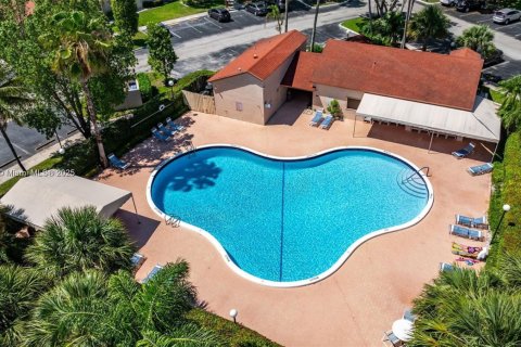 Condominio en venta en Coconut Creek, Florida, 2 dormitorios, 120.77 m2 № 1932546 - foto 6