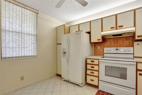 Condominio en venta en Coconut Creek, Florida, 2 dormitorios, 120.77 m2 № 1932546 - foto 17