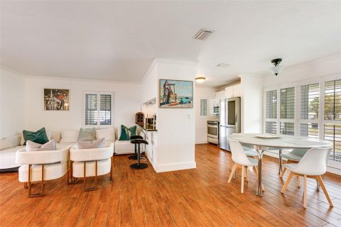 Casa en venta en Saint Petersburg, Florida, 2 dormitorios, 83.61 m2 № 1669875 - foto 4