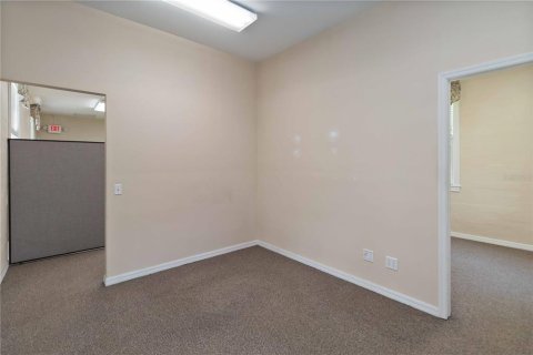 Propiedad comercial en venta en New Smyrna Beach, Florida № 1855976 - foto 10