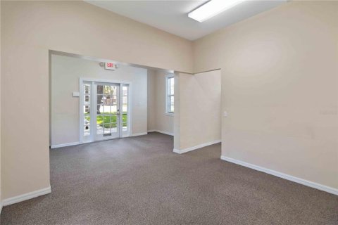 Propiedad comercial en venta en New Smyrna Beach, Florida № 1855976 - foto 8