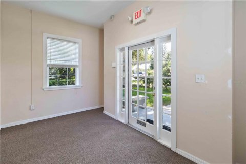 Propiedad comercial en venta en New Smyrna Beach, Florida № 1855976 - foto 7