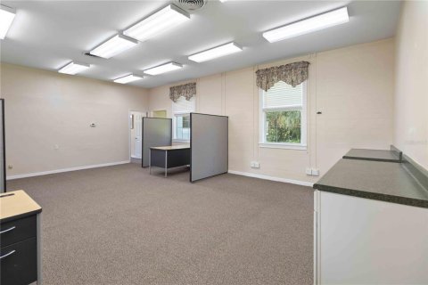 Propiedad comercial en venta en New Smyrna Beach, Florida № 1855976 - foto 11