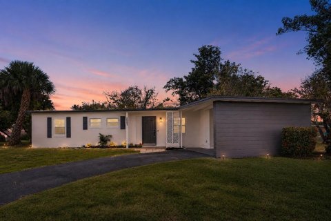 Villa ou maison à Port Charlotte, Floride 3 chambres, 124.86 m2 № 2138197