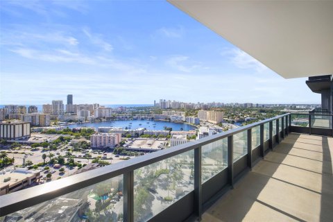 Apartamento en alquiler en Hallandale Beach, Florida, 2 dormitorios, 110.09 m2 № 2081845 - foto 10