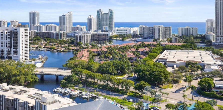 Apartamento en Hallandale Beach, Florida 2 dormitorios, 110.09 m2 № 2081845