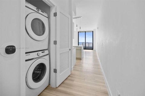Apartamento en alquiler en Hallandale Beach, Florida, 2 dormitorios, 110.09 m2 № 2081845 - foto 17