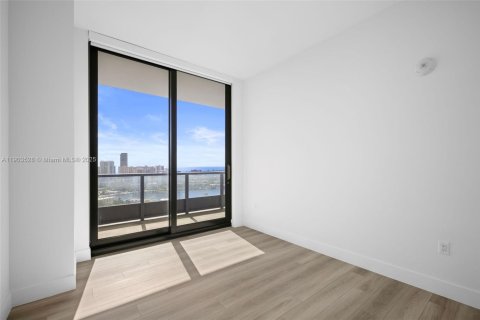 Apartamento en alquiler en Hallandale Beach, Florida, 2 dormitorios, 110.09 m2 № 2081845 - foto 18
