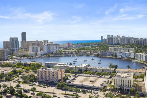 Apartamento en alquiler en Hallandale Beach, Florida, 2 dormitorios, 110.09 m2 № 2081845 - foto 9
