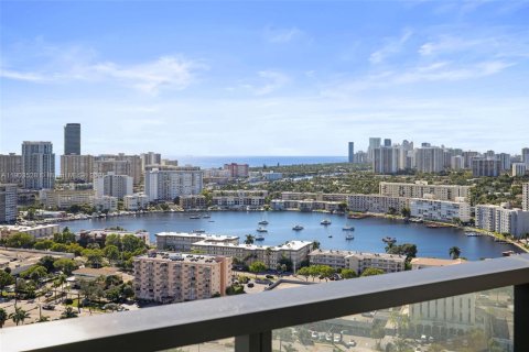 Apartamento en alquiler en Hallandale Beach, Florida, 2 dormitorios, 110.09 m2 № 2081845 - foto 29